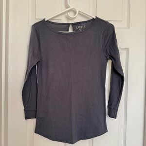 LOFT Gray Long Sleeve Scoop Neck Top – Size S